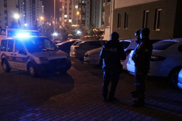 Kayseri'de 10 yaşındaki çocuk hem babasını hem misafiri vurdu